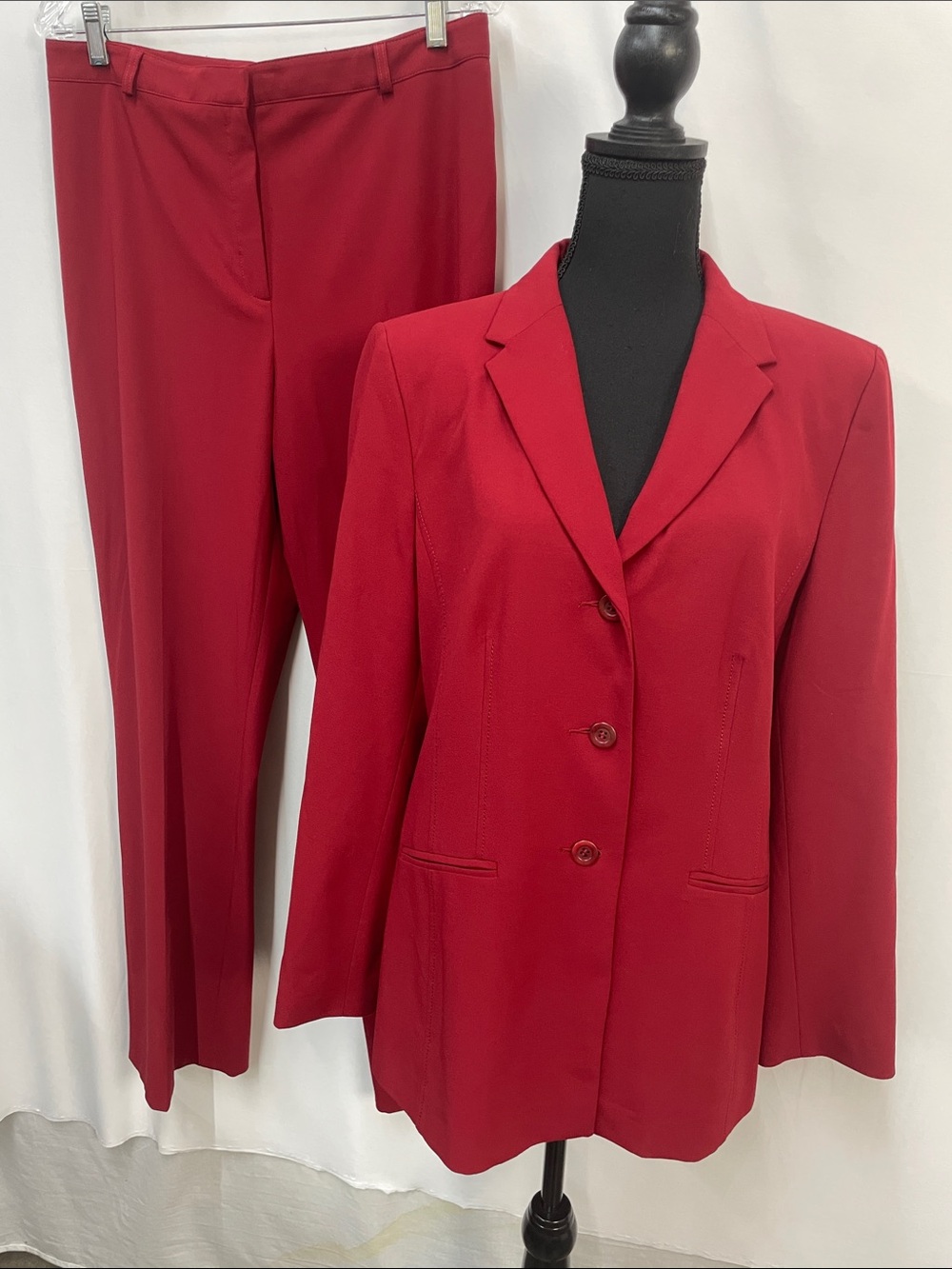 Casual Corner Vintage Red Two-Piece Pant Suit, size 12/14